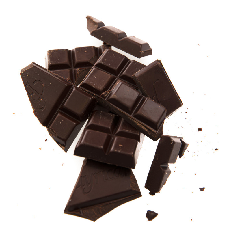 Dark chocolate bar of 100% cocoa mass